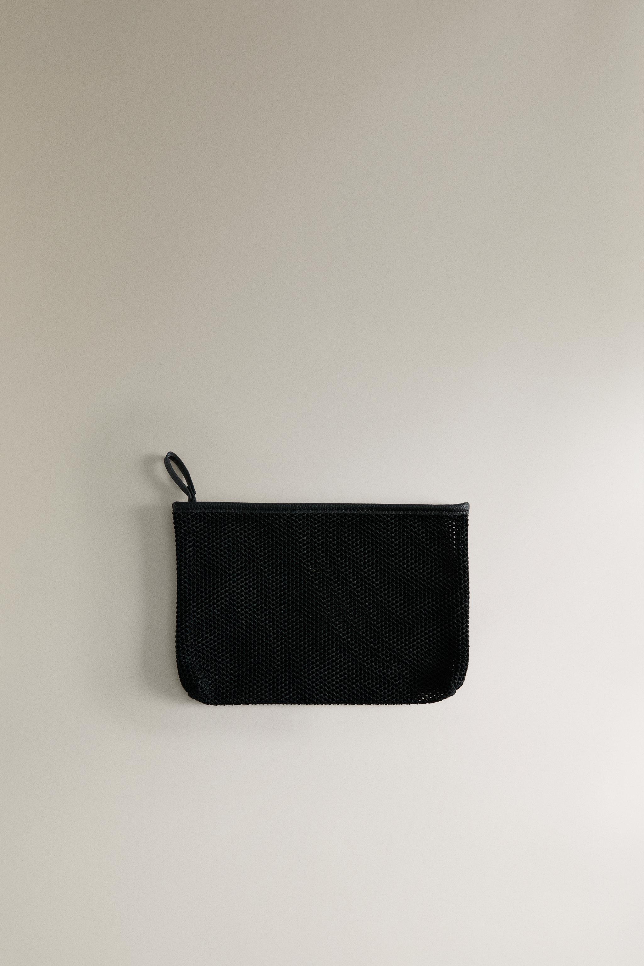 KNIT MAKEUP BAG